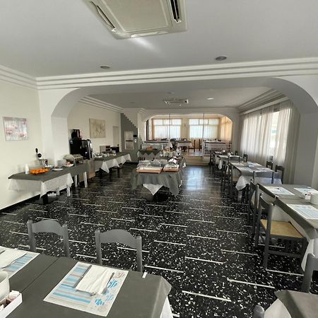 Hotel D'Annunzio Cattolica Ngoại thất bức ảnh