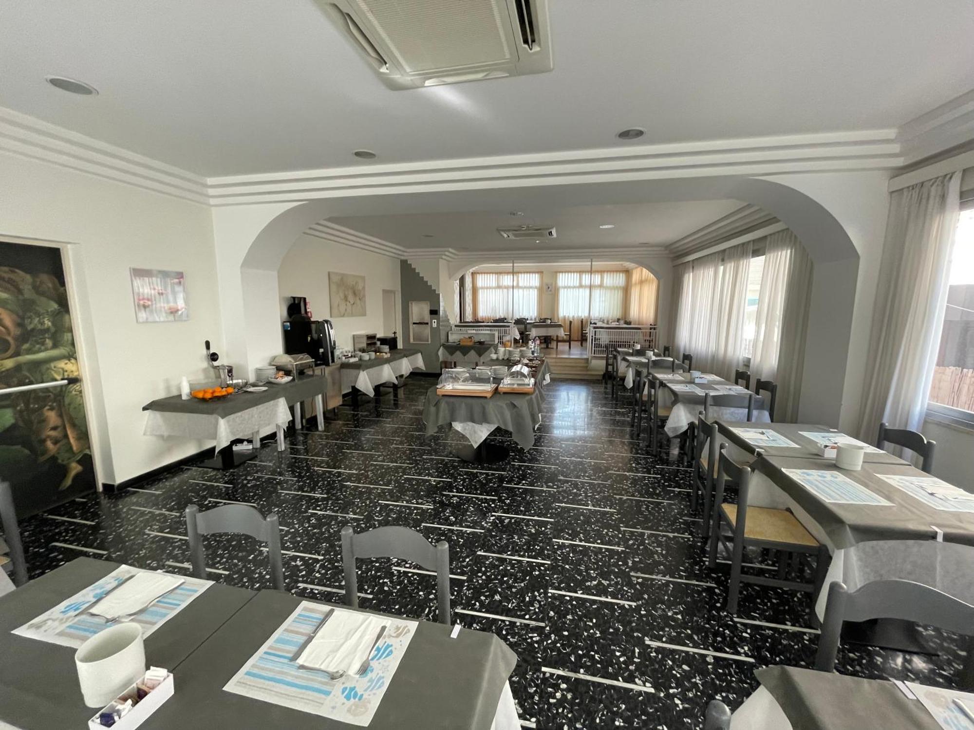 Hotel D'Annunzio Cattolica Ngoại thất bức ảnh