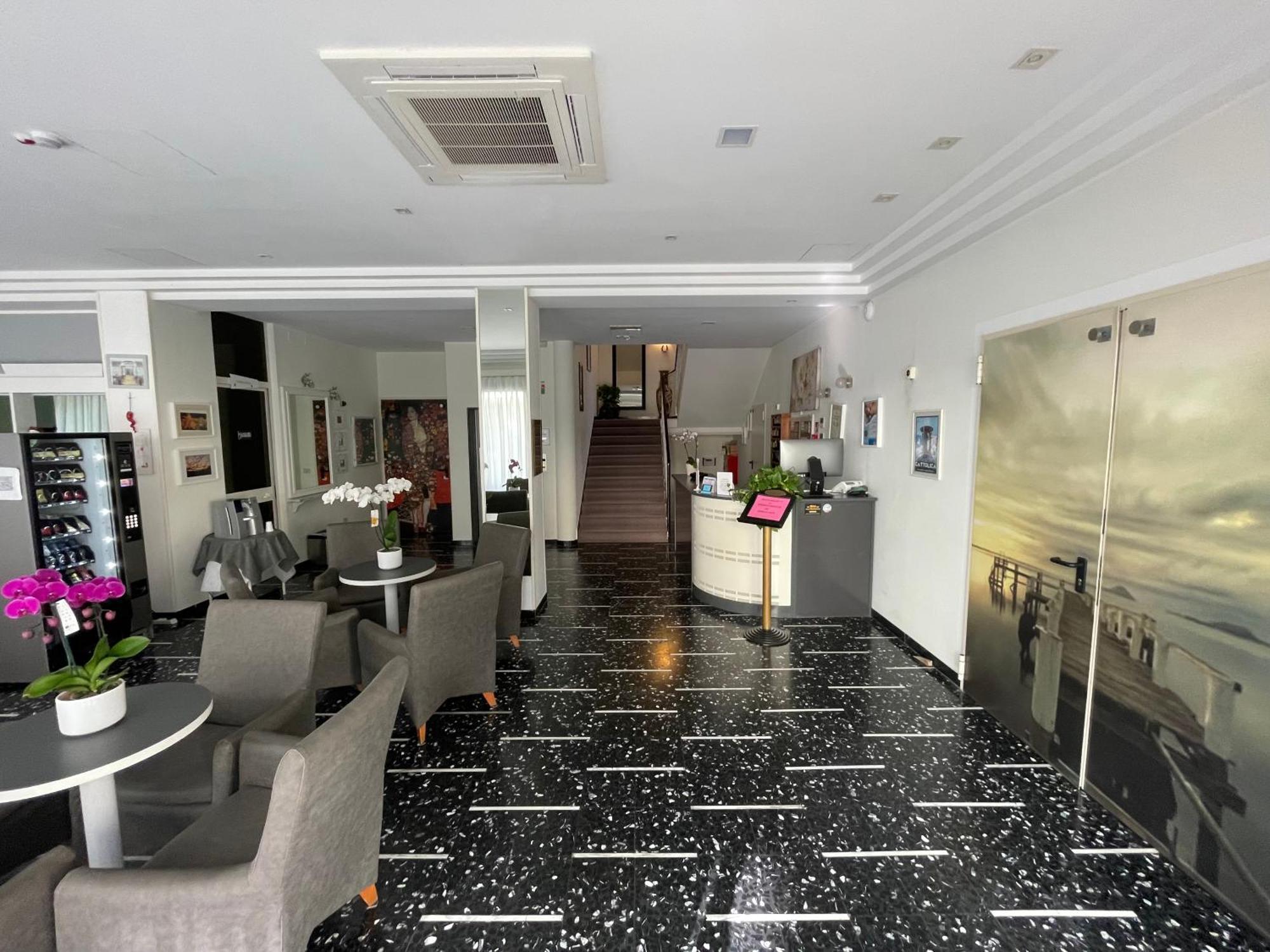 Hotel D'Annunzio Cattolica Ngoại thất bức ảnh